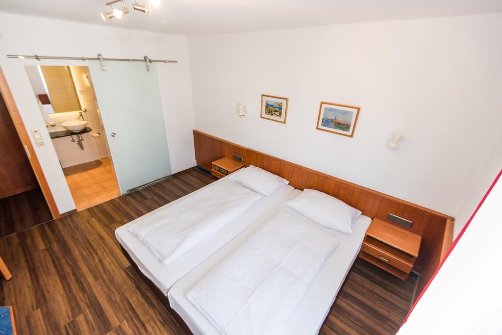 Hotel Am Friedensplatz Stuttgart Ruang foto