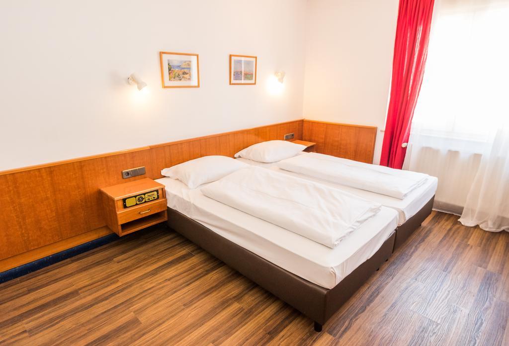 Hotel Am Friedensplatz Stuttgart Ruang foto