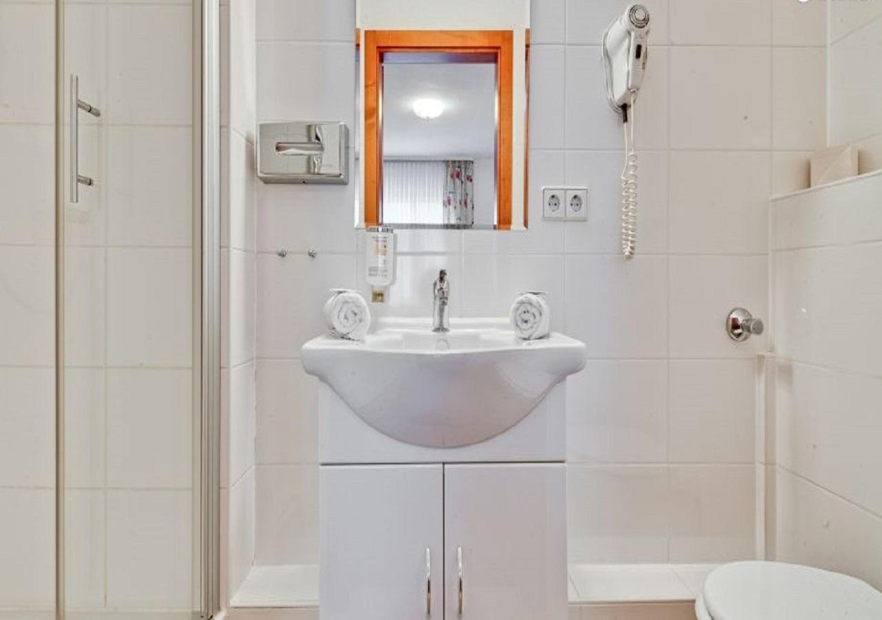 Hotel Am Friedensplatz Stuttgart Bagian luar foto