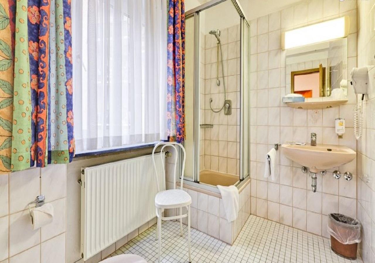 Hotel Am Friedensplatz Stuttgart Bagian luar foto