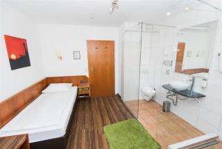 Hotel Am Friedensplatz Stuttgart Bagian luar foto